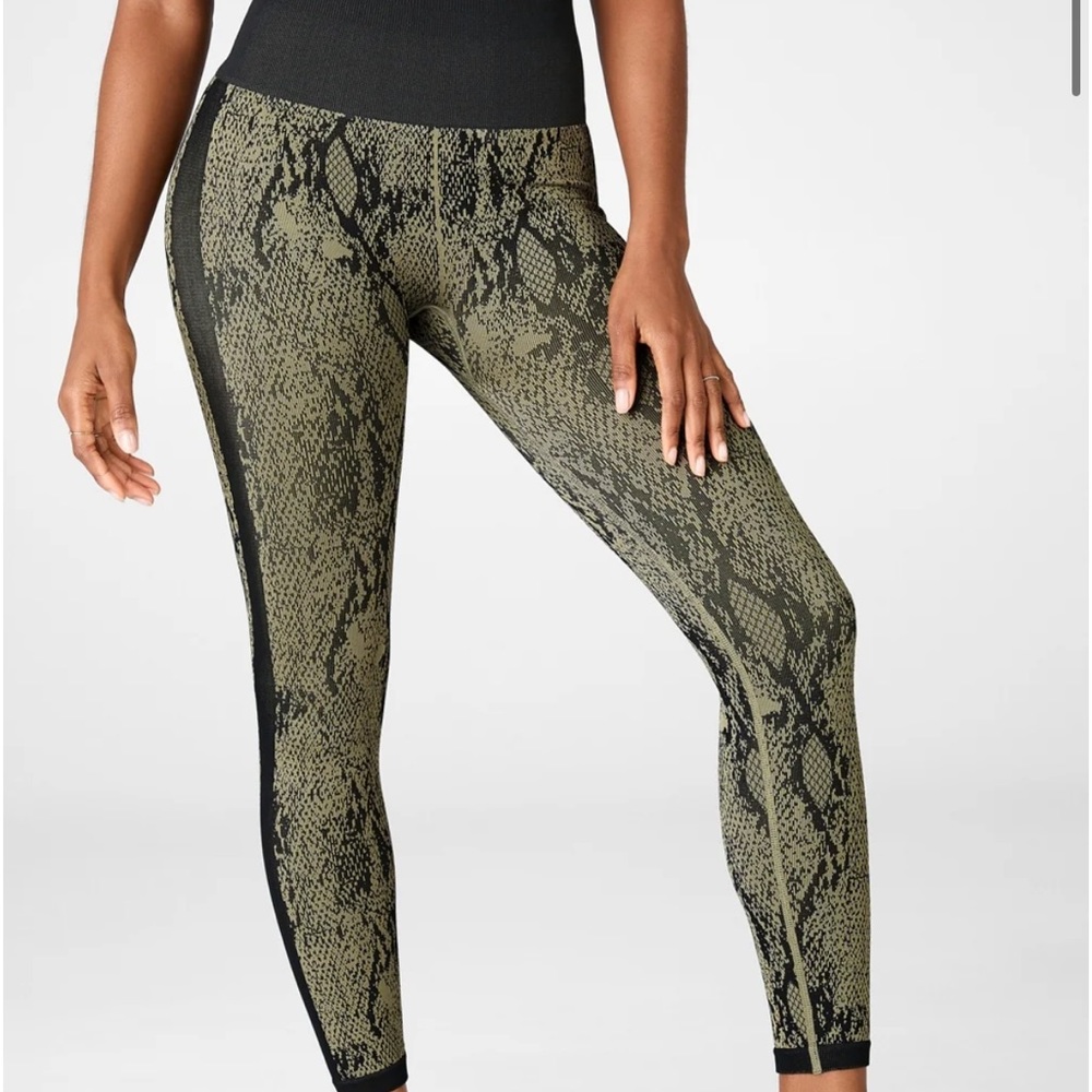 Fabletics Snakeskin Set - image 3